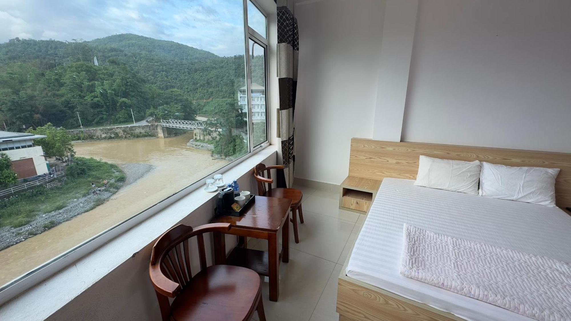 Quy Anh Hotel Bao Lac Town 外观 照片