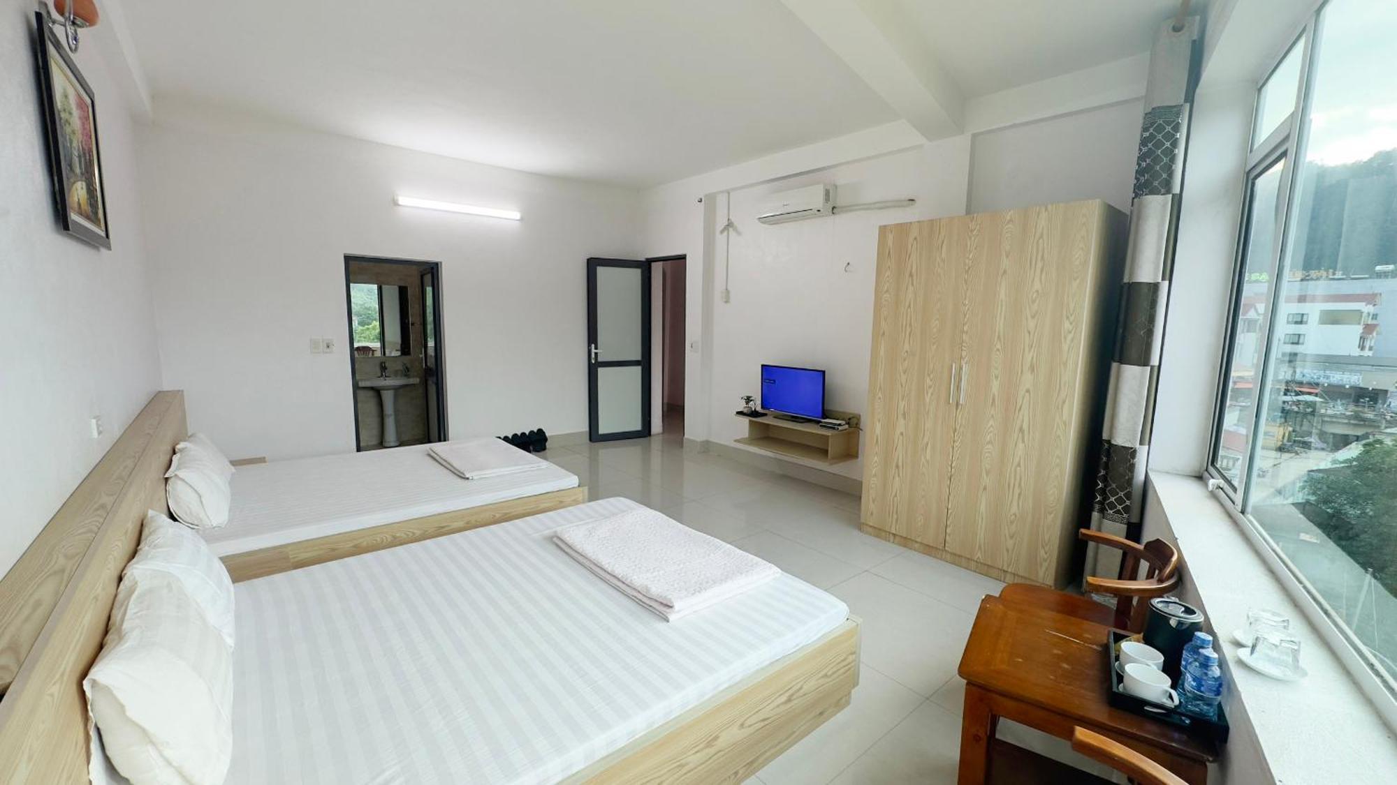 Quy Anh Hotel Bao Lac Town 外观 照片