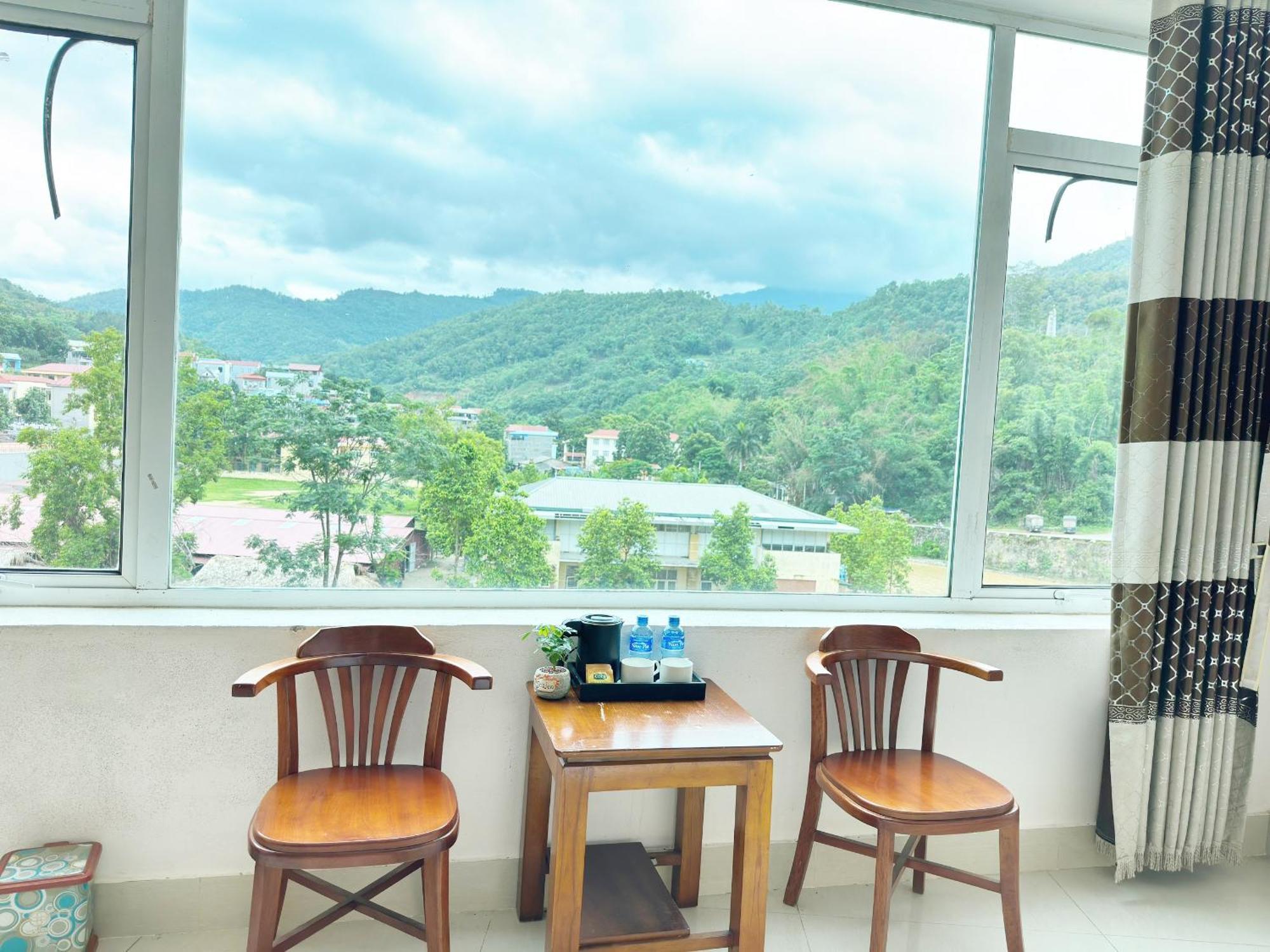 Quy Anh Hotel Bao Lac Town 外观 照片