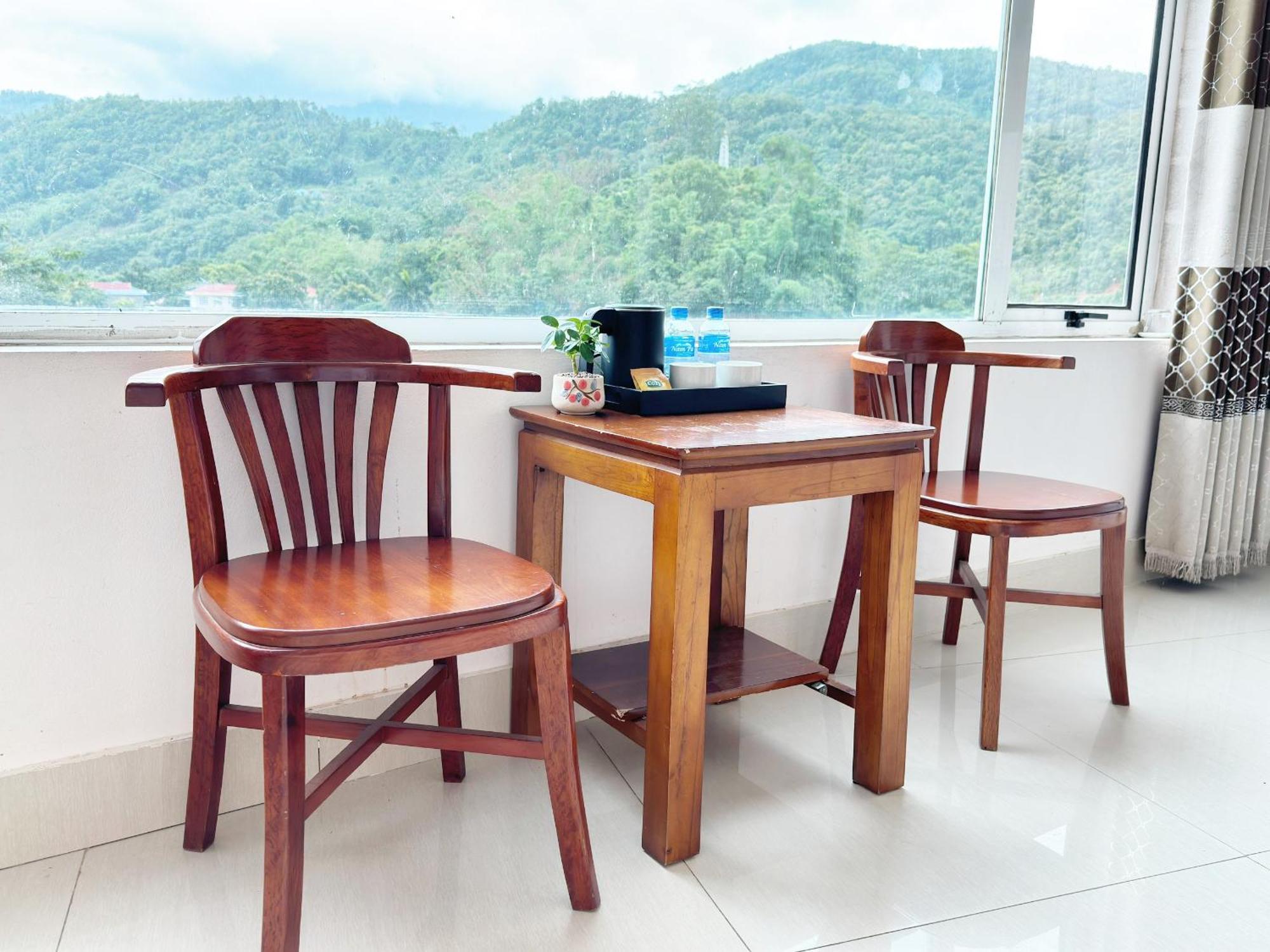 Quy Anh Hotel Bao Lac Town 外观 照片