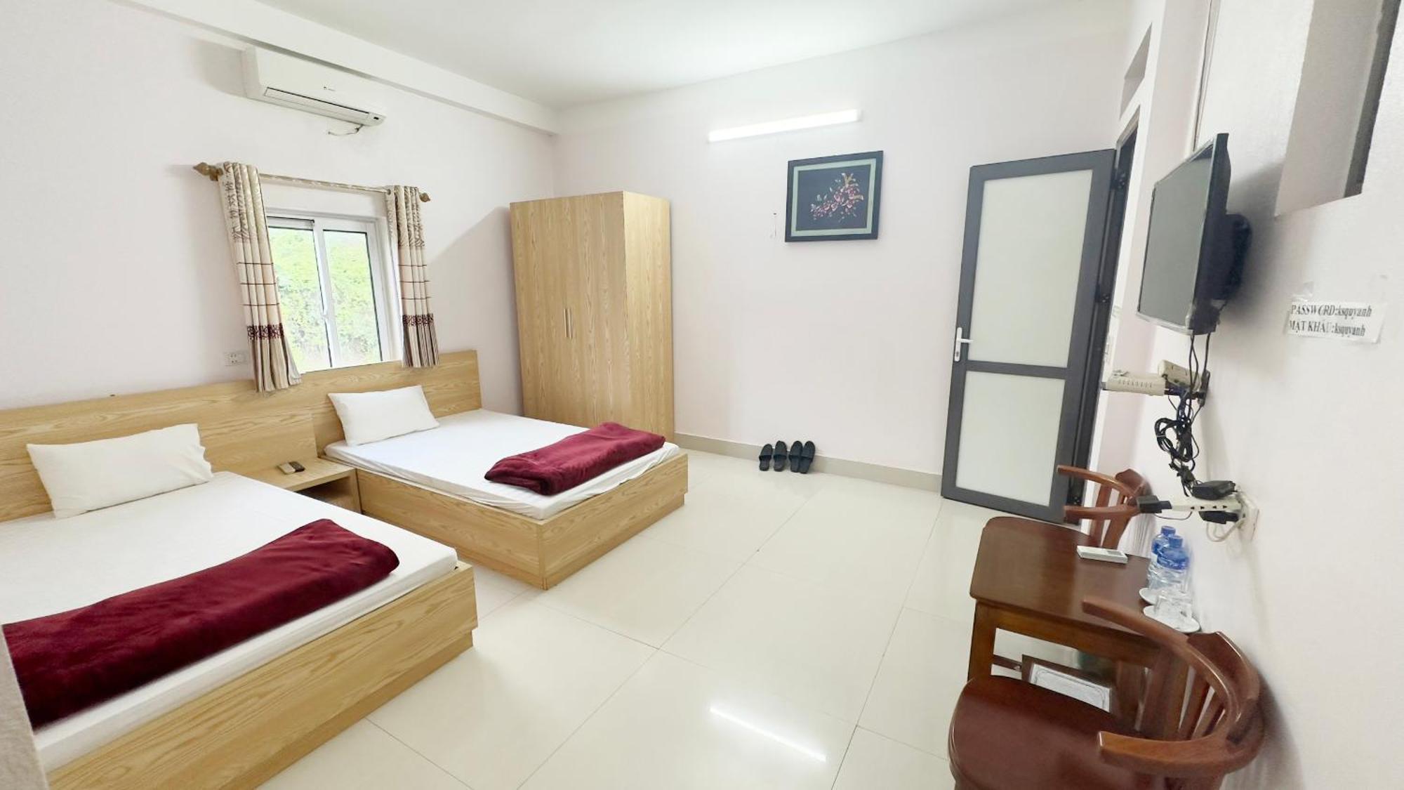 Quy Anh Hotel Bao Lac Town 外观 照片