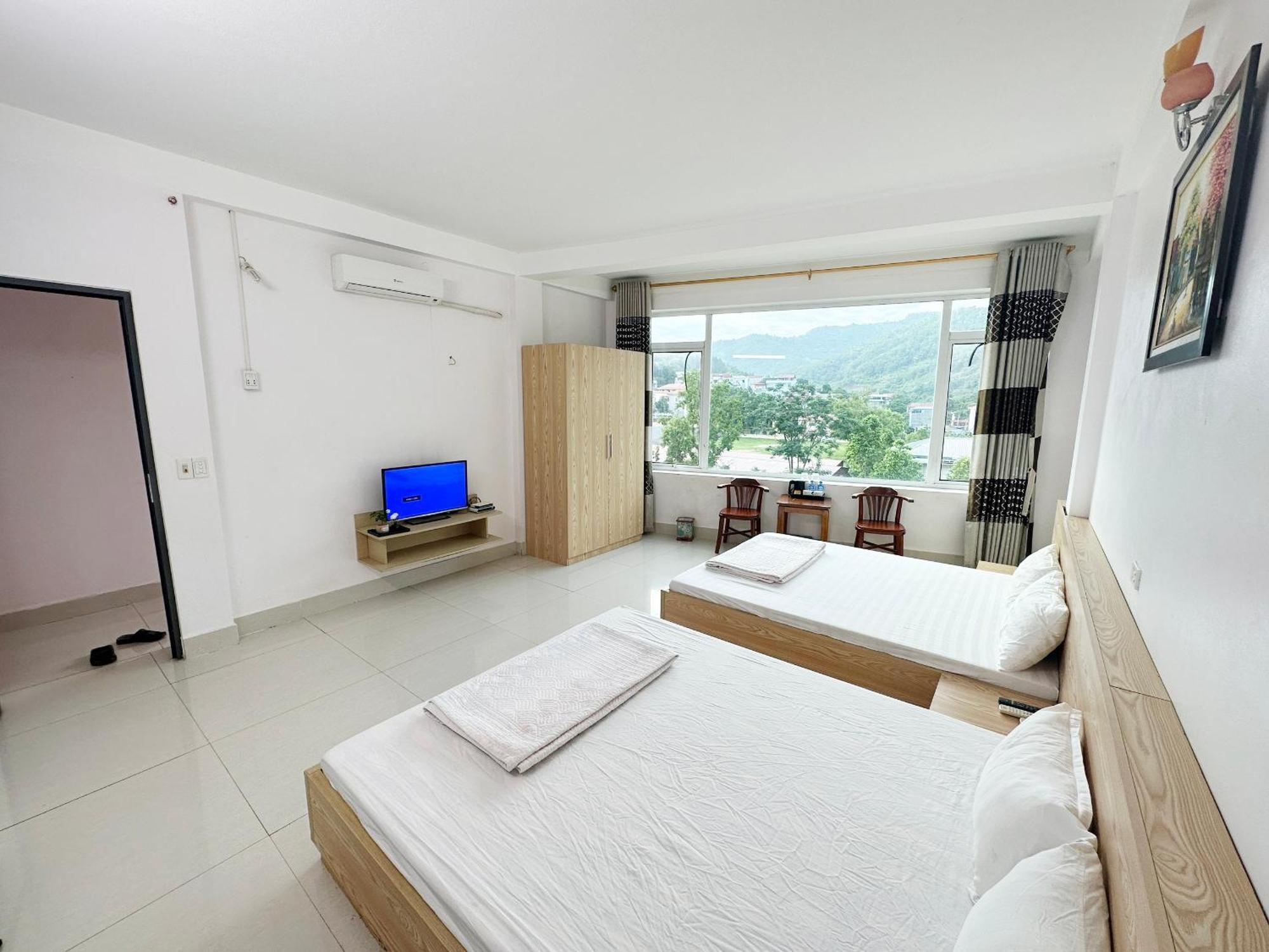 Quy Anh Hotel Bao Lac Town 外观 照片