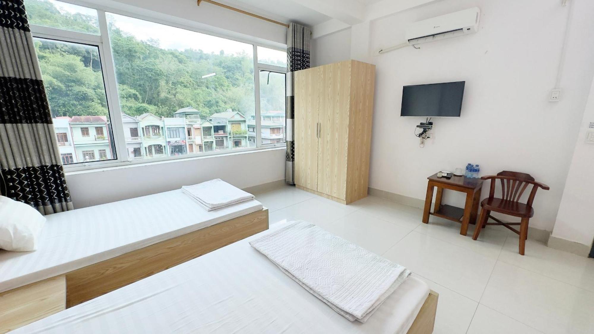 Quy Anh Hotel Bao Lac Town 外观 照片