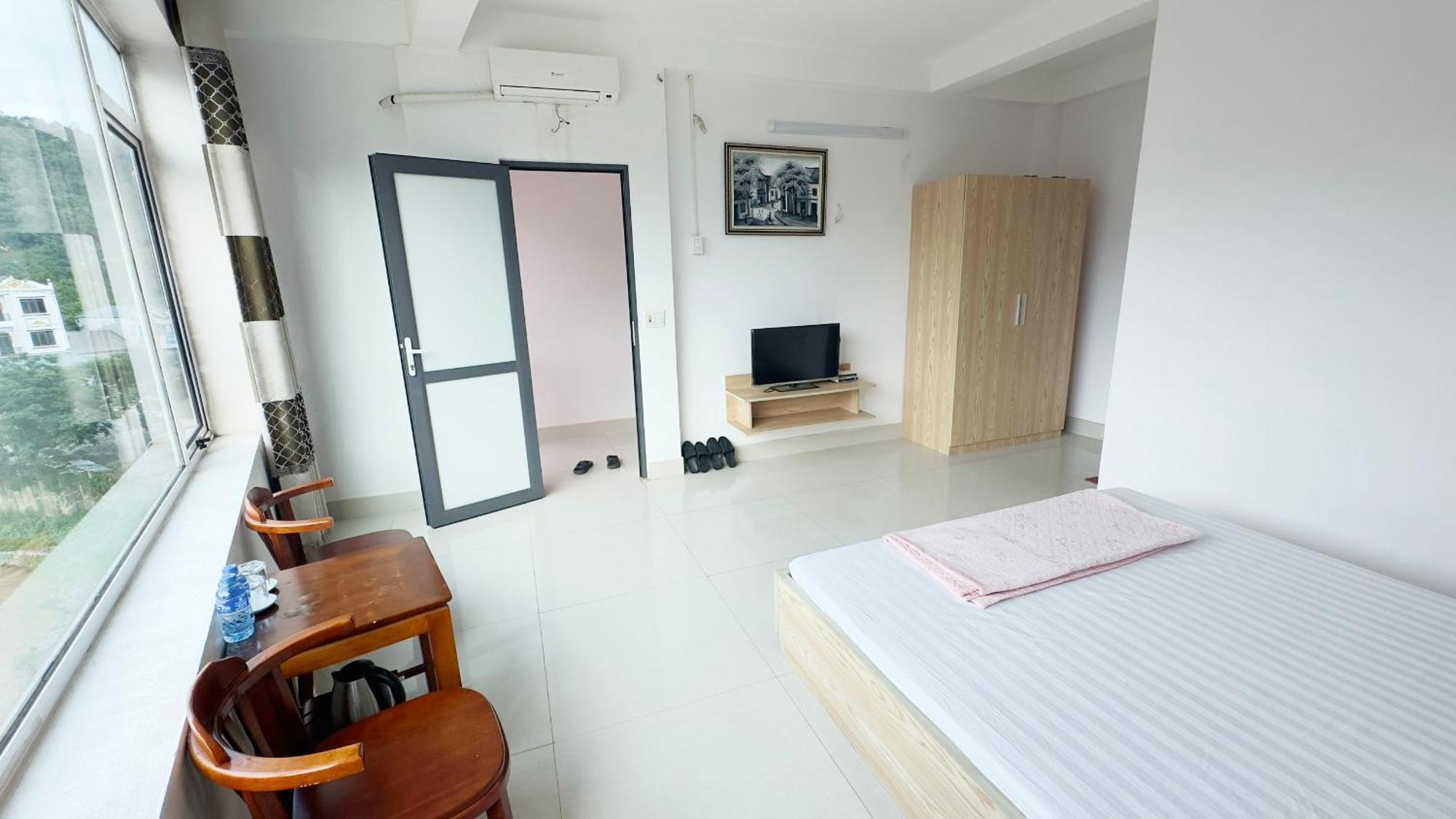 Quy Anh Hotel Bao Lac Town 外观 照片