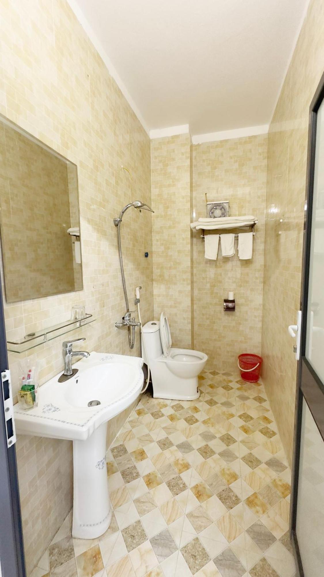 Quy Anh Hotel Bao Lac Town 外观 照片