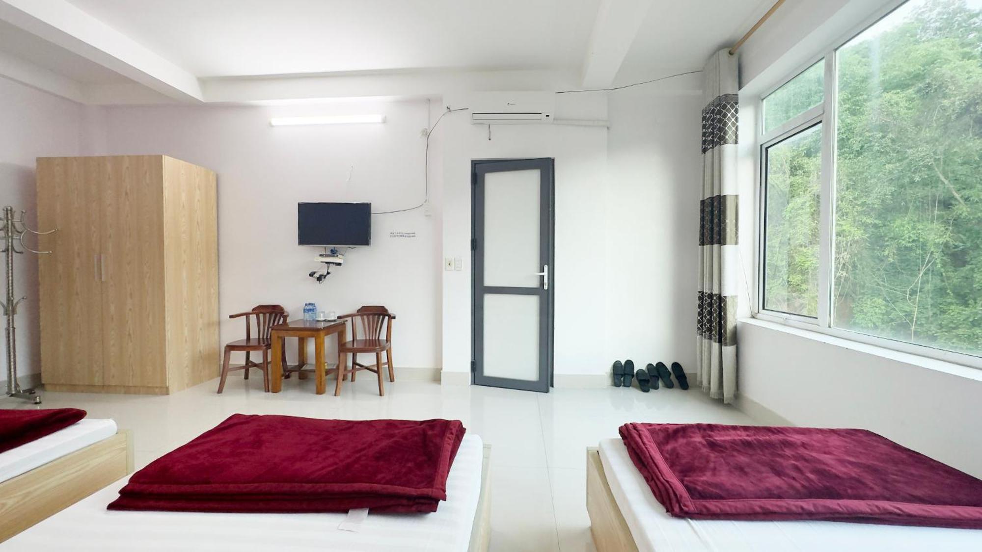 Quy Anh Hotel Bao Lac Town 外观 照片